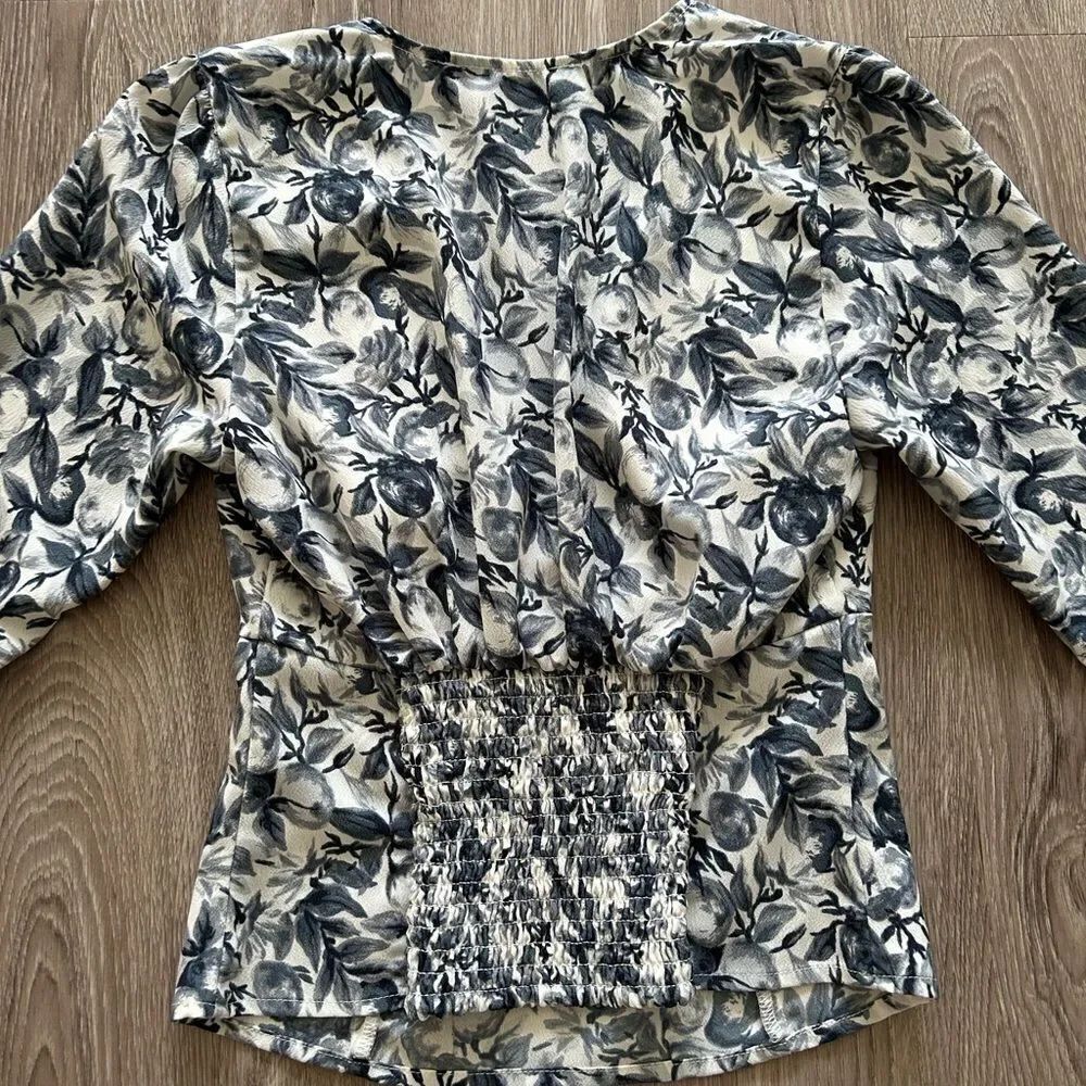 A&F Printed V Neck Top - Picture 8 of 8